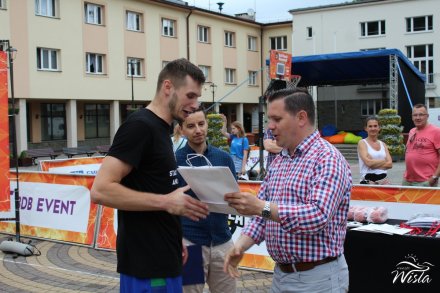 Wręczenie nagród w konkursie wsadów przez włodarza Wisły